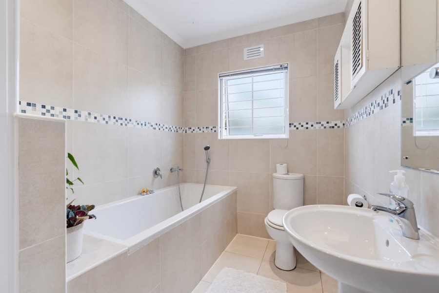 4 Bedroom Property for Sale in Sunningdale Western Cape